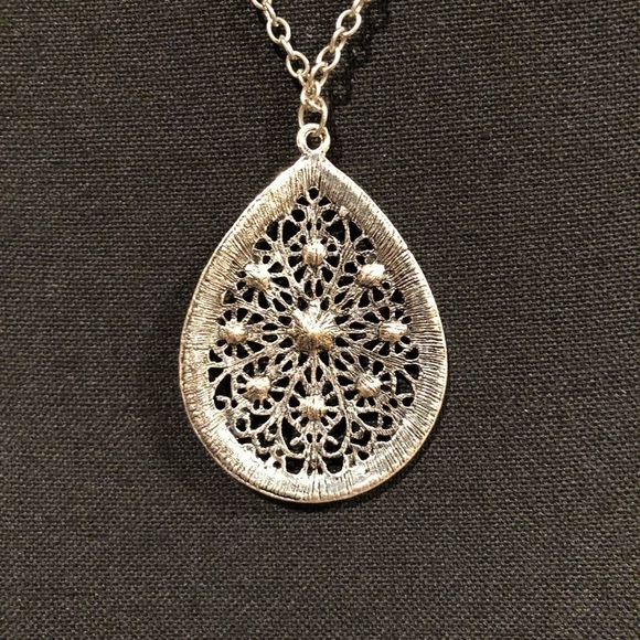 GARNET Necklace - Picture 7 of 7